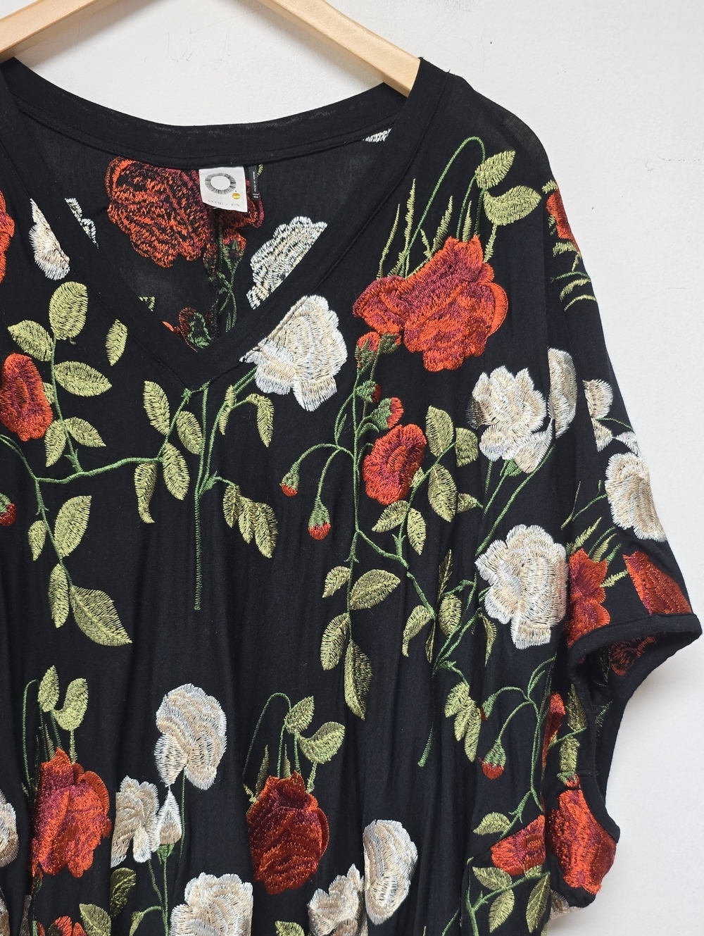 Akemi + Kin Anthropologie Top Blouse Size XS/S Floral Embroidered Black Relaxed - Picture 4 of 12